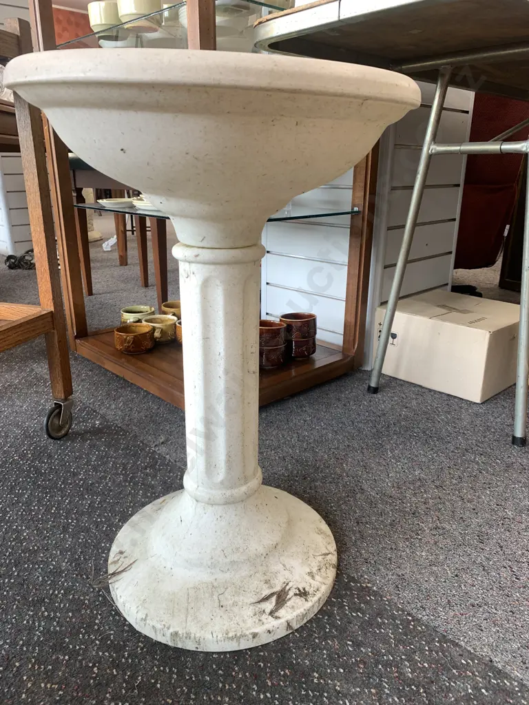 White Plastic Freestanding Bird bath, 64 x 43cm Image 1++