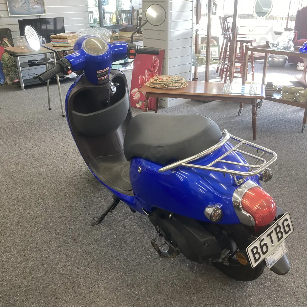 2019 ZNEN Honey Bee Motor Scooter, Rego 3/8/2022, 2227 Miles, ZN50QT-51A (Stored For Last 12 Months Sold As Is Where Is) Image 1++