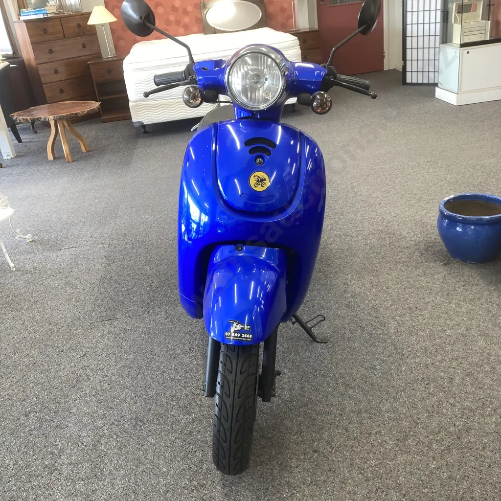2019 ZNEN Honey Bee Motor Scooter, Rego 3/8/2022, 2227 Miles, ZN50QT-51A (Stored For Last 12 Months Sold As Is Where Is) Image 1++