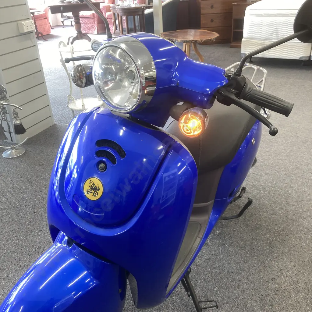 2019 ZNEN Honey Bee Motor Scooter, Rego 3/8/2022, 2227 Miles, ZN50QT-51A (Stored For Last 12 Months Sold As Is Where Is) Image 1++