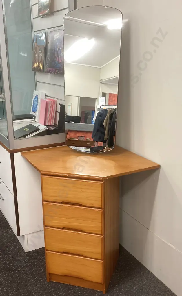 Rimu Effect 4 Drawer Corner Dressing Table With Mirror & Recessed Handles, H170 W94 D67cm Image 1++