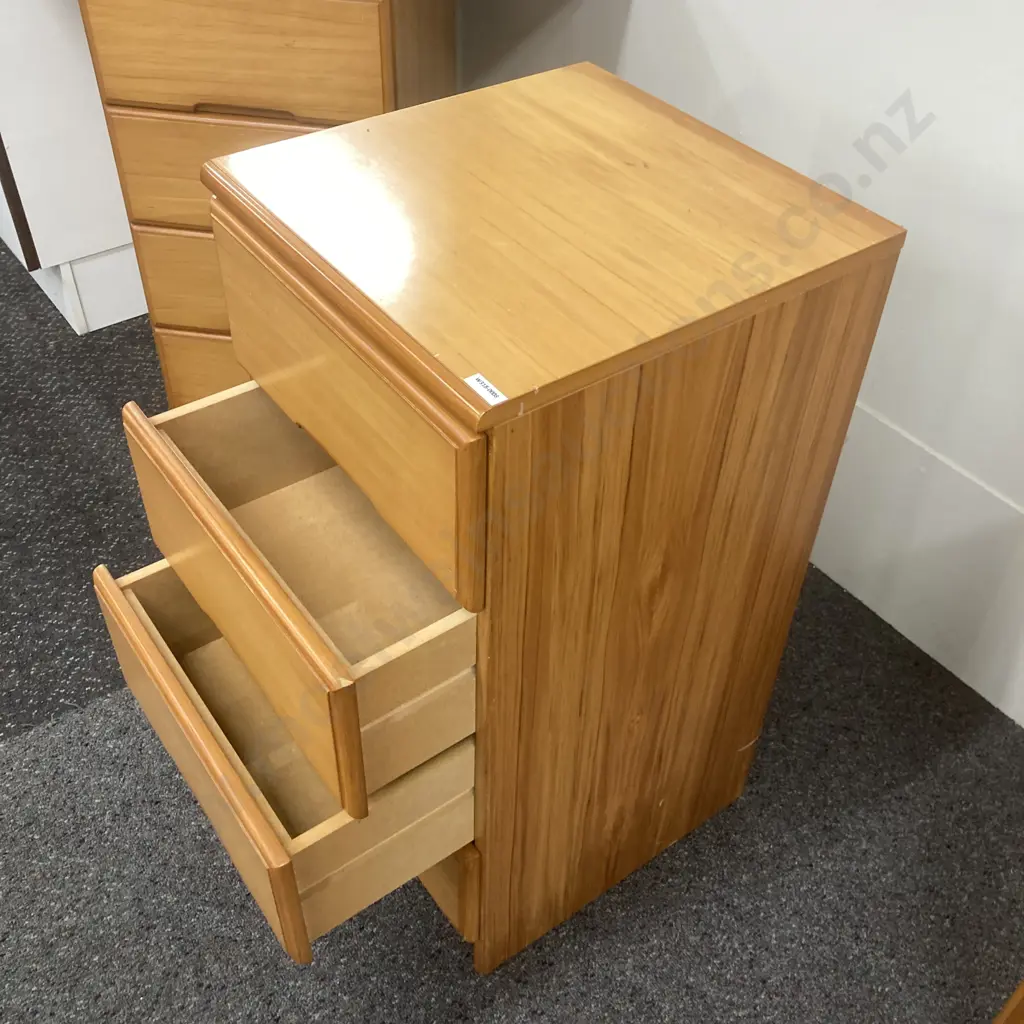 Rimu Effect 4 Drawer Bedside Cabinet With Recessed Handles, H77 W39 D40cm Image 1++