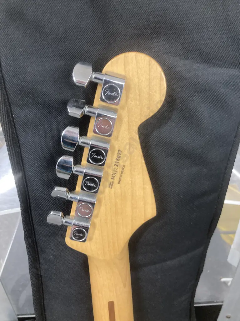LH Cream Fender Stratocaster MX12216077 (Mexico) With Padded Guitar Case Image 1++