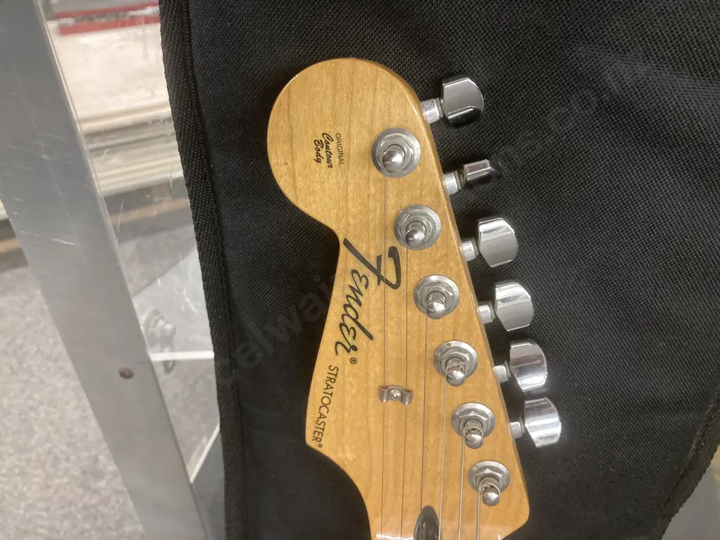 LH Cream Fender Stratocaster MX12216077 (Mexico) With Padded Guitar Case Image 1++