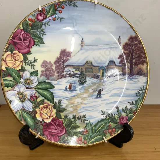 Royal Albert 'Old Country Roses' Christmas Cottage 1999 Collectors Plate Diam 21cm