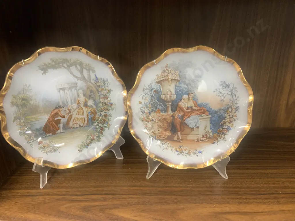 Vintage Wall Plaque 'Couples Scenes' Gilded Scalloped Edge Image 1++