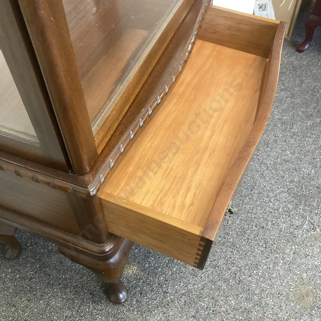 Queen Anne Mahogany Dome Top China Display Cabinet, Mirror Back, 3 Glass Shelves, Single Drawer At Base, H167 W67 D31cm Image 1++
