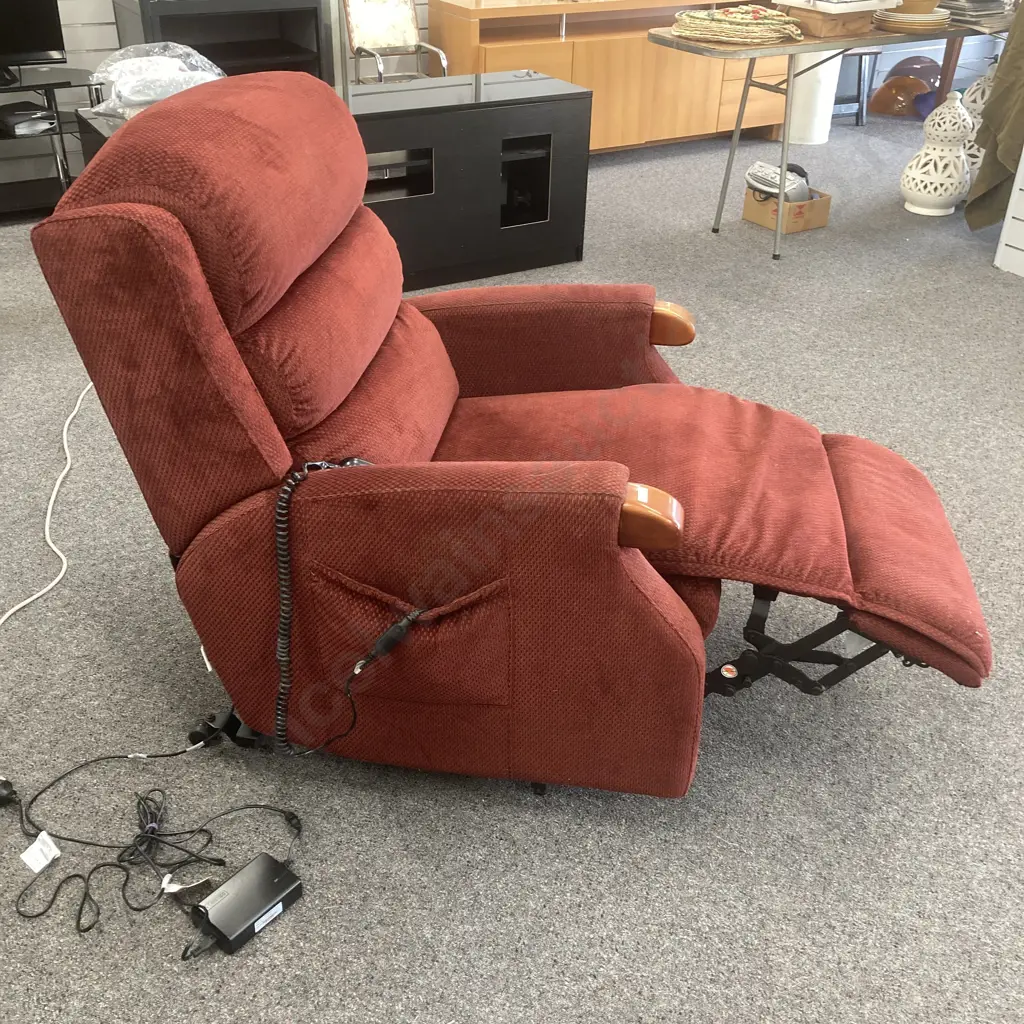 La-Z-Boy Napier Lift Chair, Burgundy Fabric Image 1++