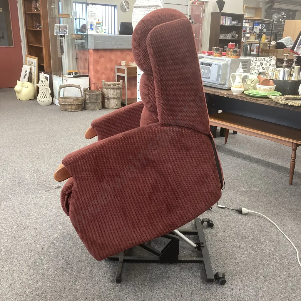 La-Z-Boy Napier Lift Chair, Burgundy Fabric Image 1++