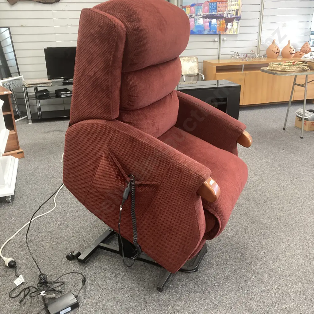 La-Z-Boy Napier Lift Chair, Burgundy Fabric Image 1++