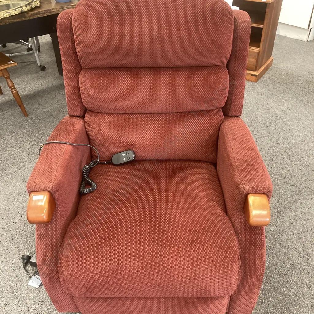 La-Z-Boy Napier Lift Chair, Burgundy Fabric Image 1++