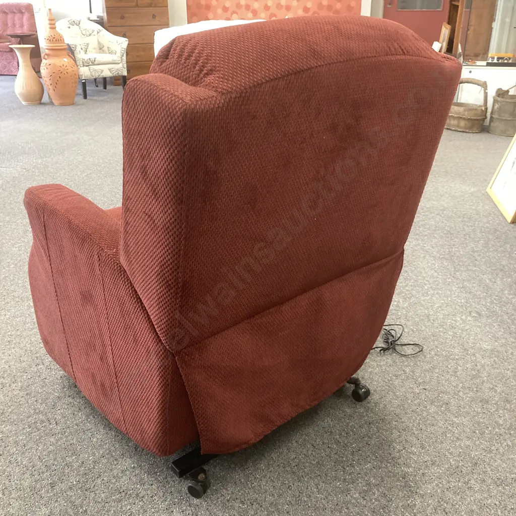 La-Z-Boy Napier Lift Chair, Burgundy Fabric Image 1++
