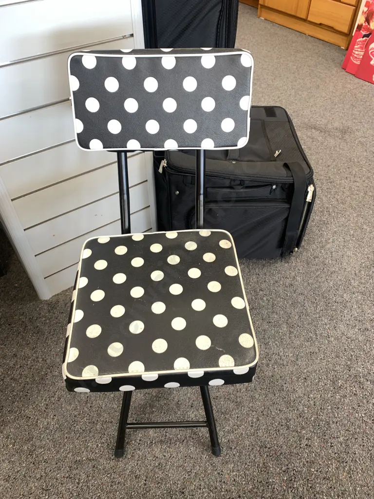 Retro Black & White Spotted Fold Up Chair Image 1++