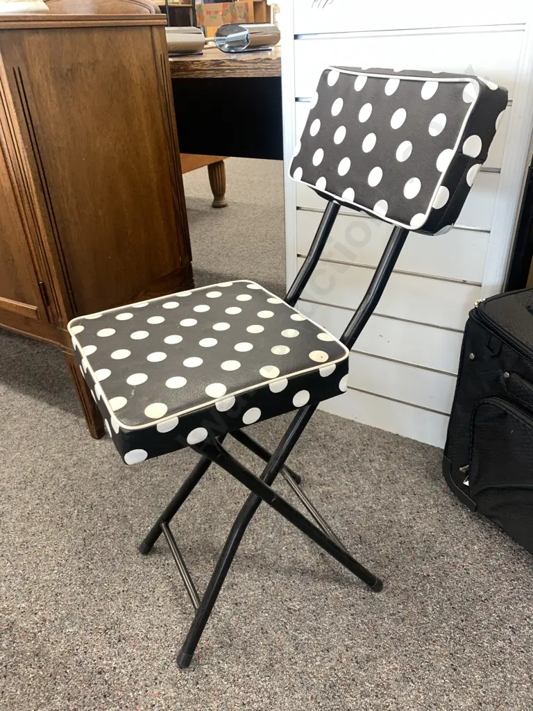 Retro Black & White Spotted Fold Up Chair Image 1++
