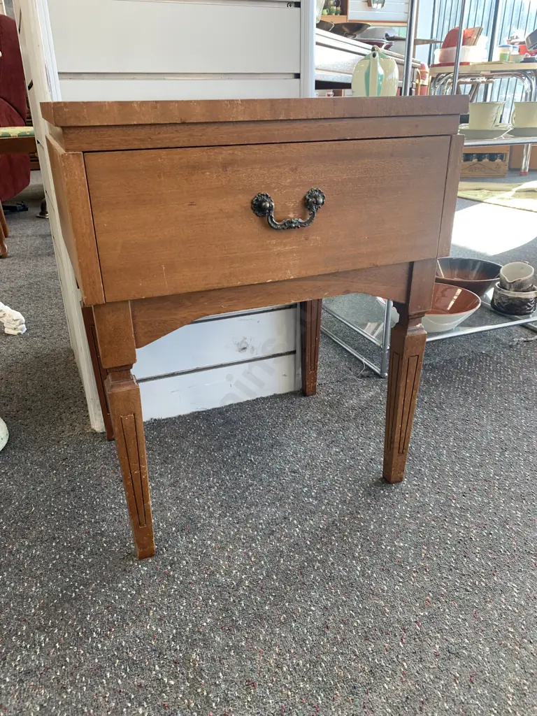 Craftrite Contemporary Period Bedside Cabinet, Single Drawer, H56 W45 D36cm Image 1++