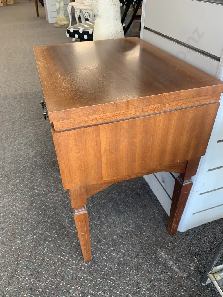 Craftrite Contemporary Period Bedside Cabinet, Single Drawer, H56 W45 D36cm Image 1++