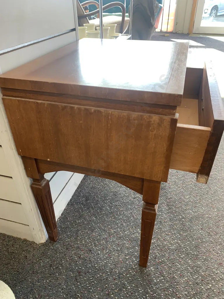 Craftrite Contemporary Period Bedside Cabinet, Single Drawer, H56 W45 D36cm Image 1++