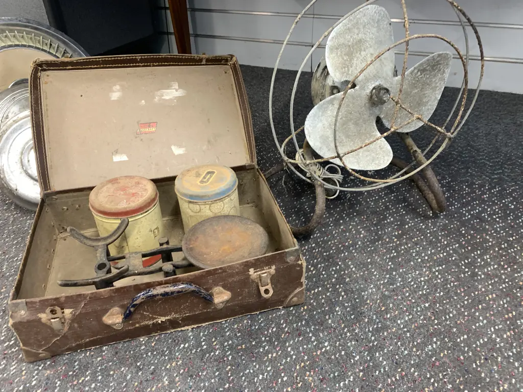 Vintage Wise Craft Suitcase With Cannisters, Scale Base & Kinetic Fan Image 1++