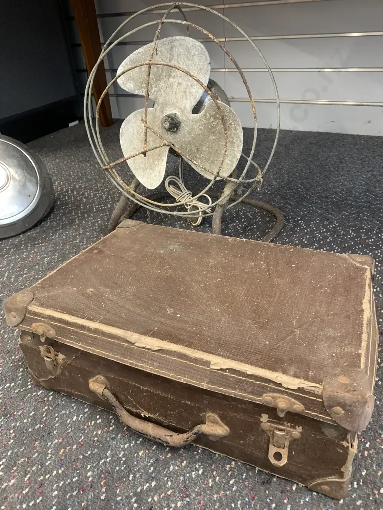 Vintage Wise Craft Suitcase With Cannisters, Scale Base & Kinetic Fan Image 1++