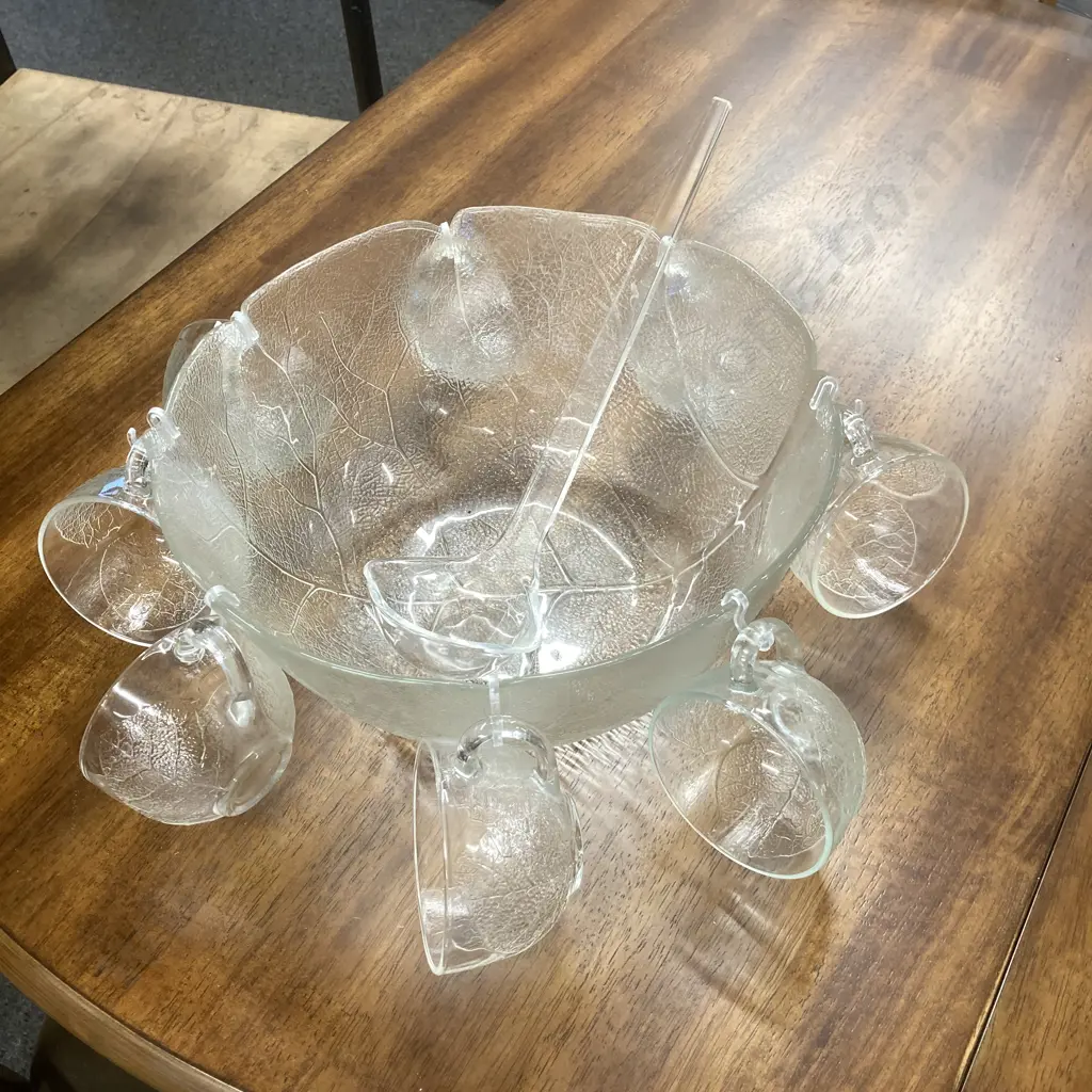 Vintage Arcoroc 8 Cup Punch Bowl Set Image 1++