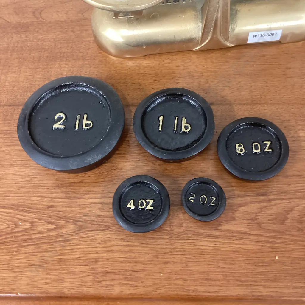 Vintage 'Domestic Use Only' Balance Scales With 5 Weights (2oz to 2lb), Old Gold Colour Image 1++