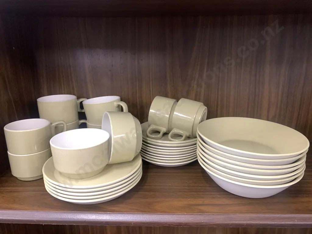 Assortment of Crown Lynn Items Including Plates, Bowls, Cup, Saucer Image 1++