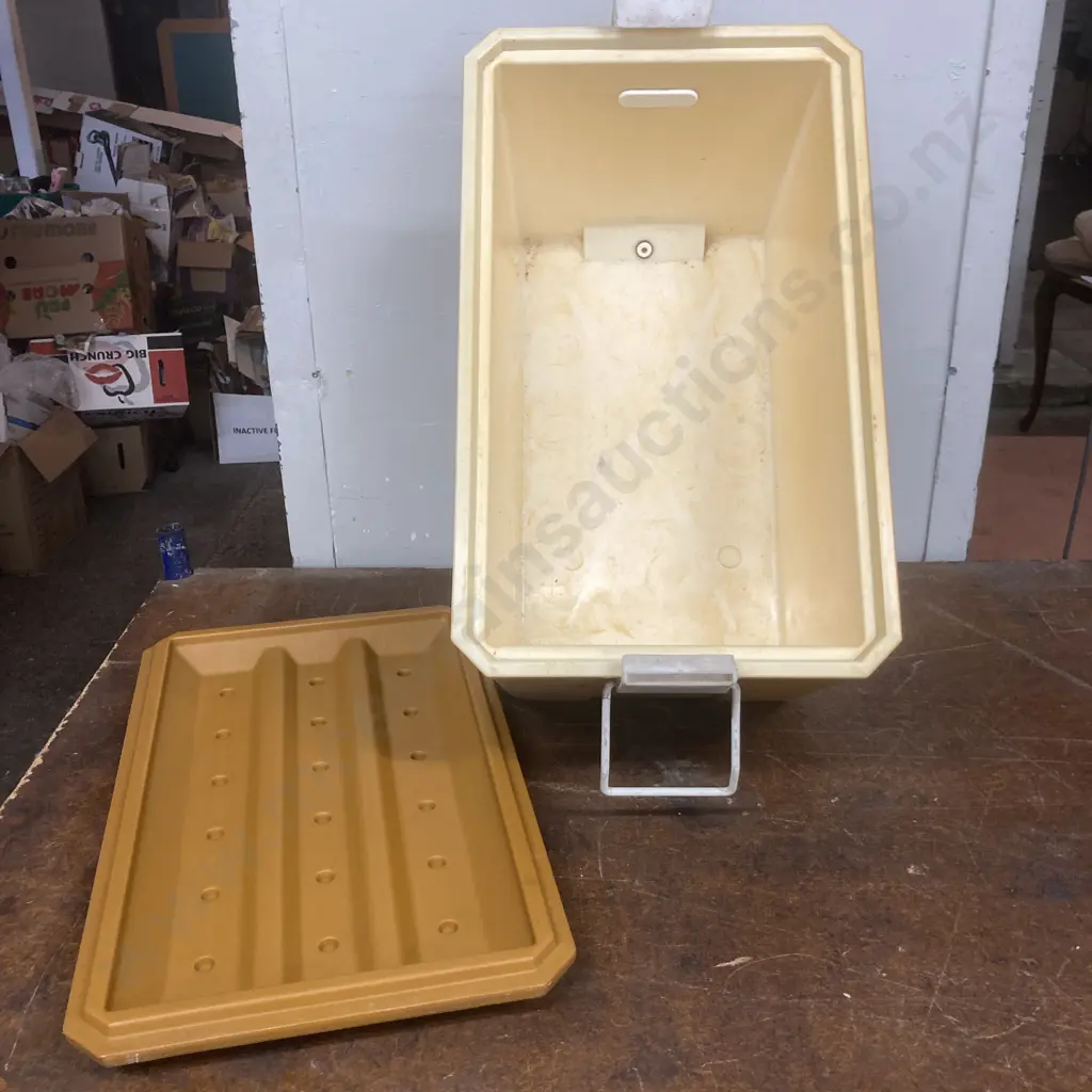 Vintage Retro Chilly Bin, H41 W60 D37cm Image 1++