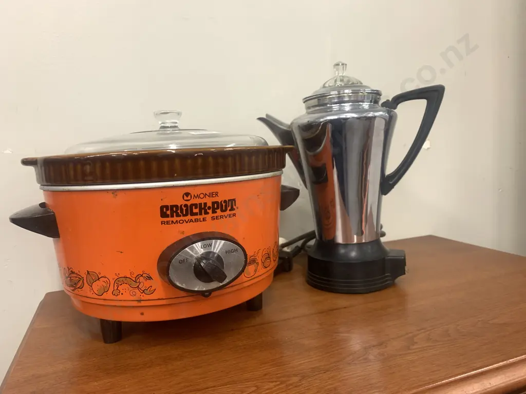 Vintage Monier Crock Pot, Model 3350 & Vintage Speedee Coffee Perculator Image 1++