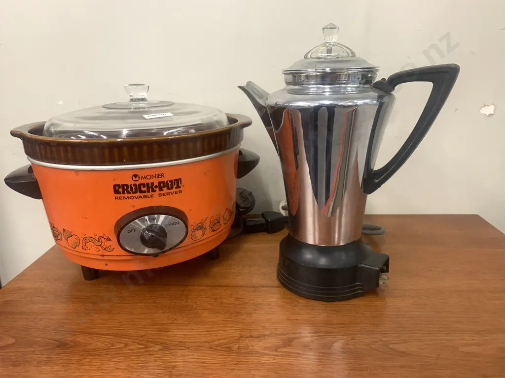 Vintage Monier Crock Pot, Model 3350 & Vintage Speedee Coffee Perculator Image 1++