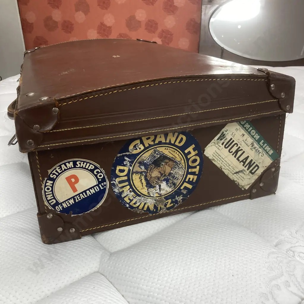 Vintage Leather Suitcase (Solid 26 Leather) Mid Brown With Keys, H20 W67 D40cm Image 1++