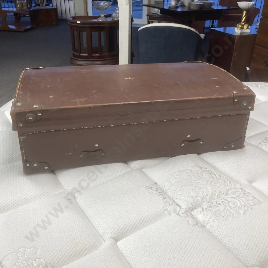 Vintage Leather Suitcase (Solid 26 Leather) Mid Brown With Keys, H20 W67 D40cm Image 1++