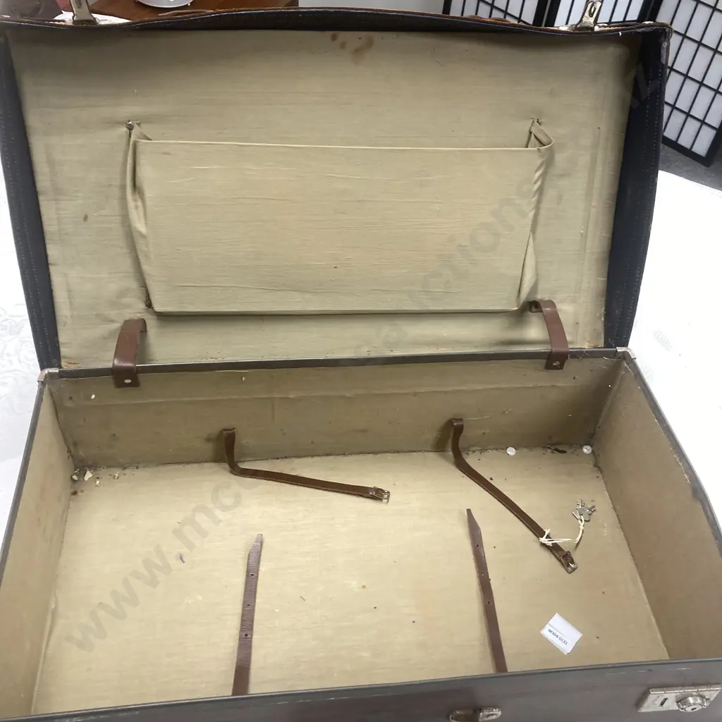 Vintage Leather Suitcase (Solid 26 Leather) Mid Brown With Keys, H20 W67 D40cm Image 1++