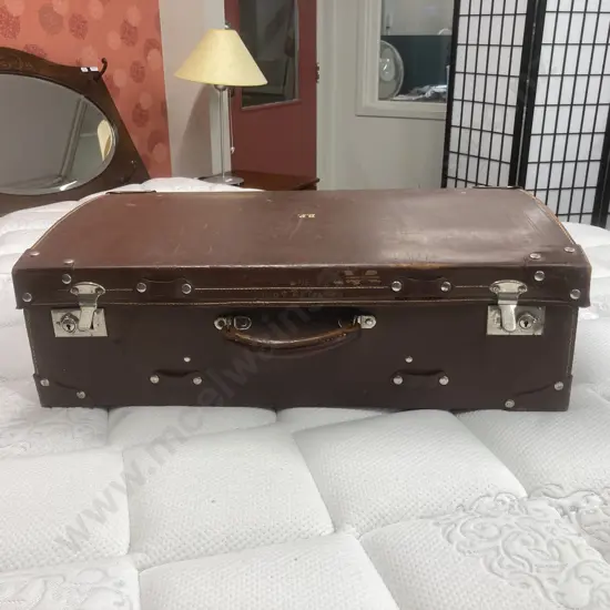 Vintage Leather Suitcase (Solid 26 Leather) Mid Brown With Keys, H20 W67 D40cm