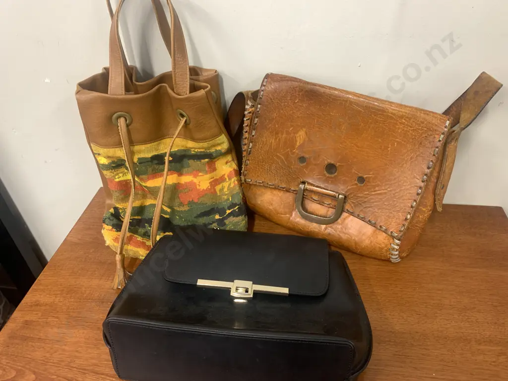 Assortment of Vintage Handbags Including Leather Image 1++