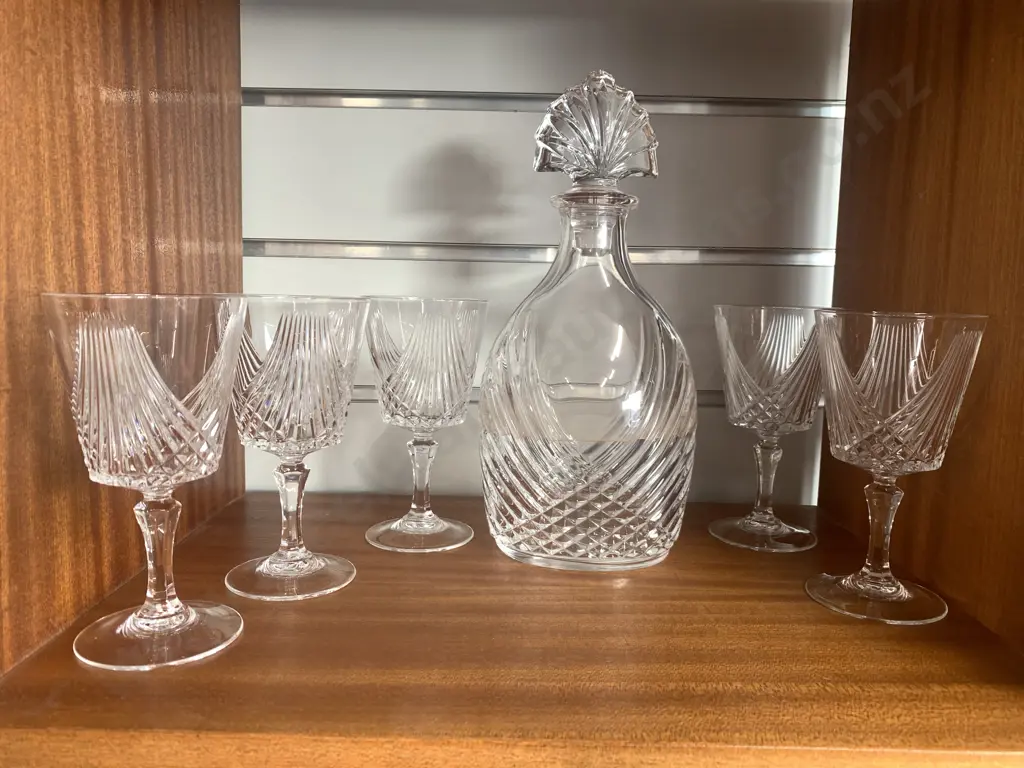 Vintage Decanter With 5 Stemmed Wine Glasses, H26cm Image 1++