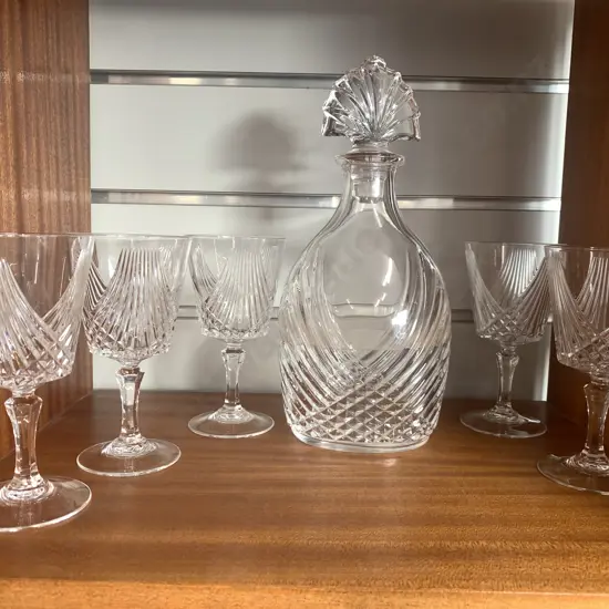 Vintage Decanter With 5 Stemmed Wine Glasses, H26cm