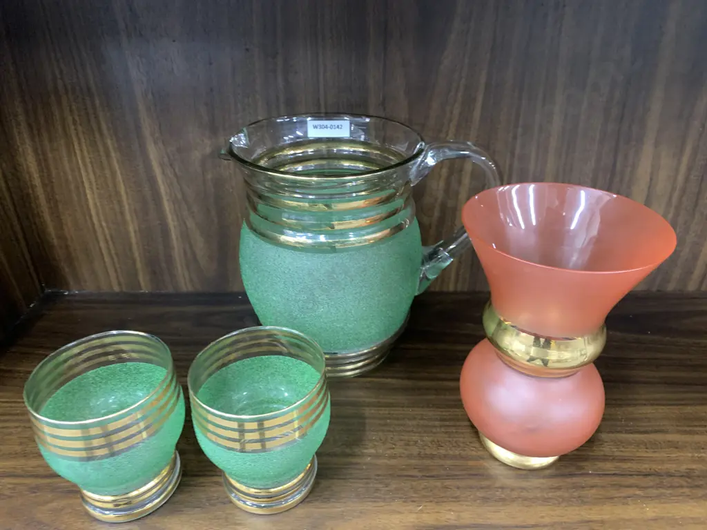 Retro Green & Gilded Drinks Jug With 2 Matching Glasses, Salmon / Gold Coloured Vase Image 1++