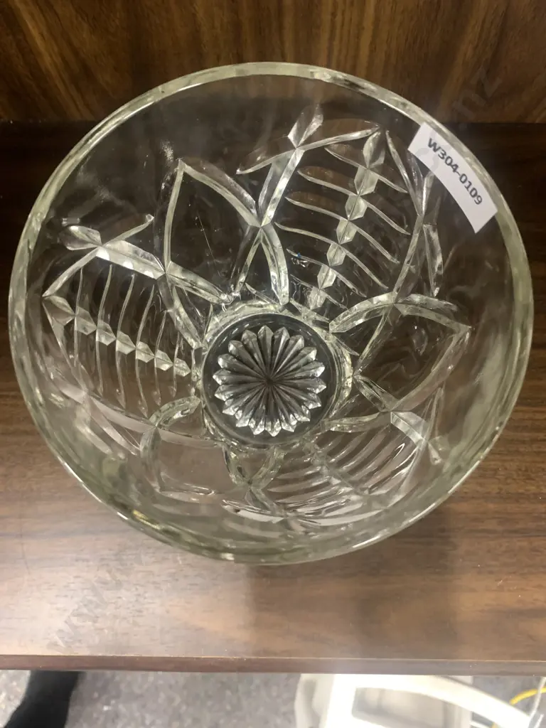 Vintage Clear Cut Glass Vase, 13 x 14cm Image 1++