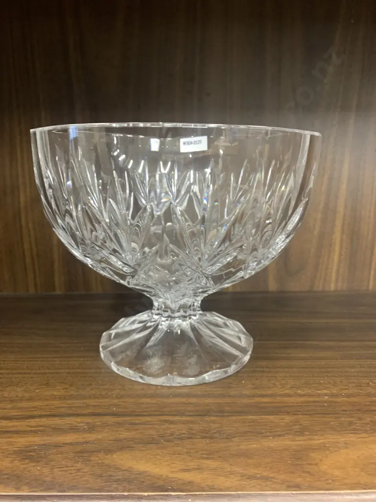 Art Nouveau Heavy Cut Footed Crystal Bowl, 15.5 x 19cm Image 1++