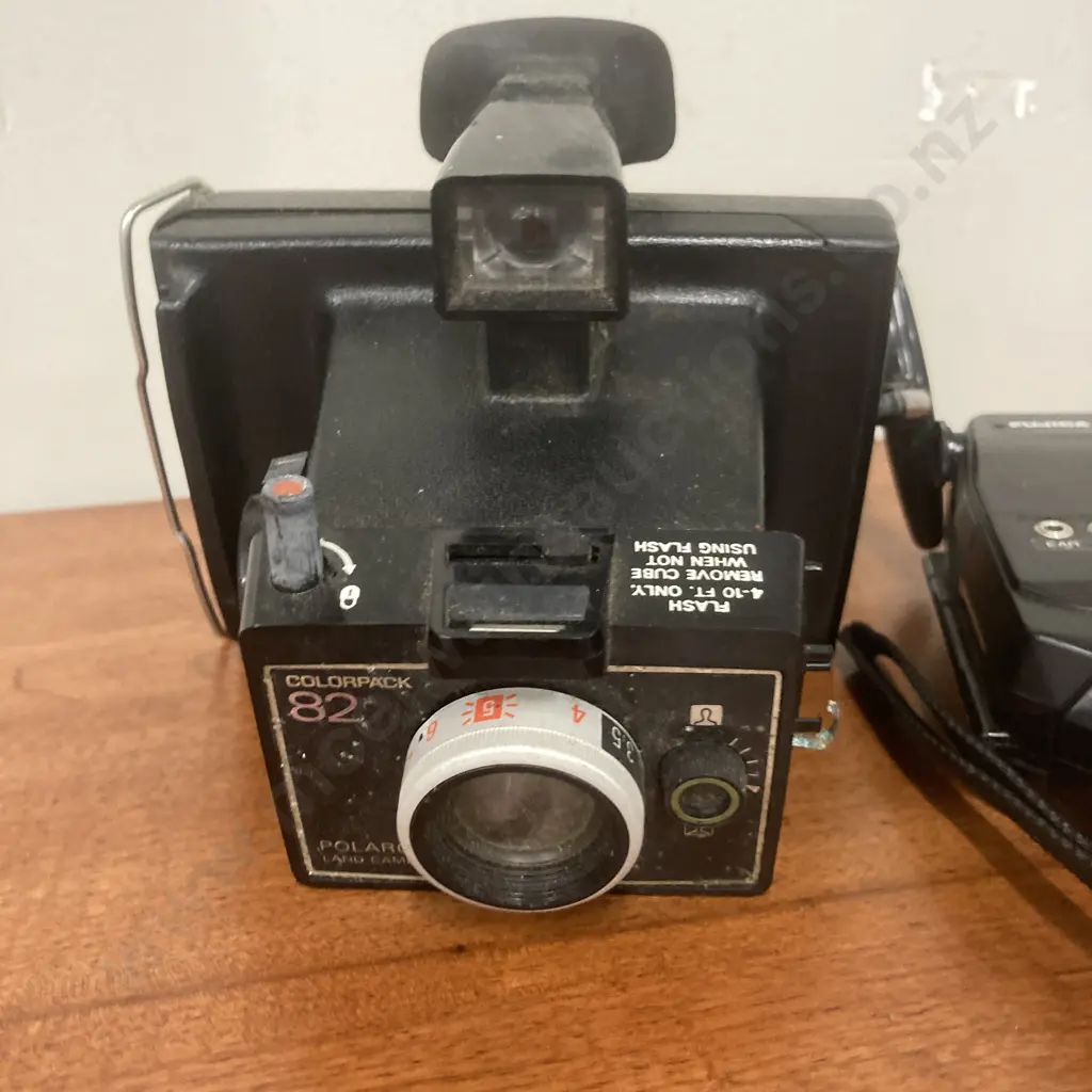 Vintage Cameras x 3,Fujica Single-8 P100 Sound Wide, Polaroid Colourpack 82 Land Camera, (AF) & Samsung Fino 70S Image 1++