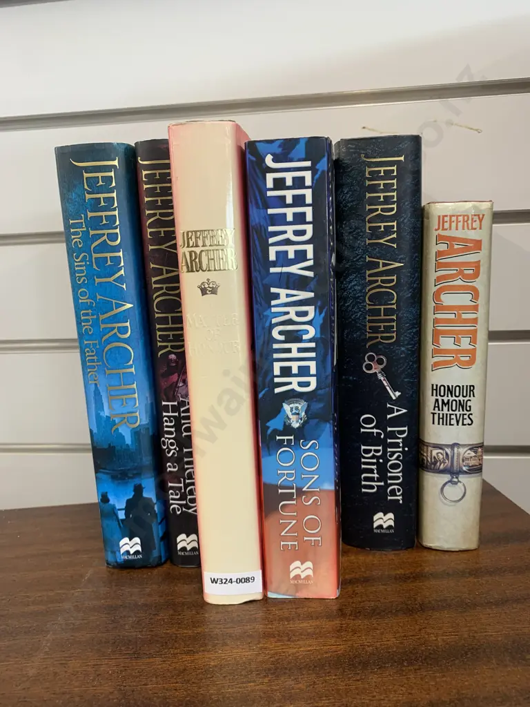Lot Of Six Jeffrey Archer Books Image 1++