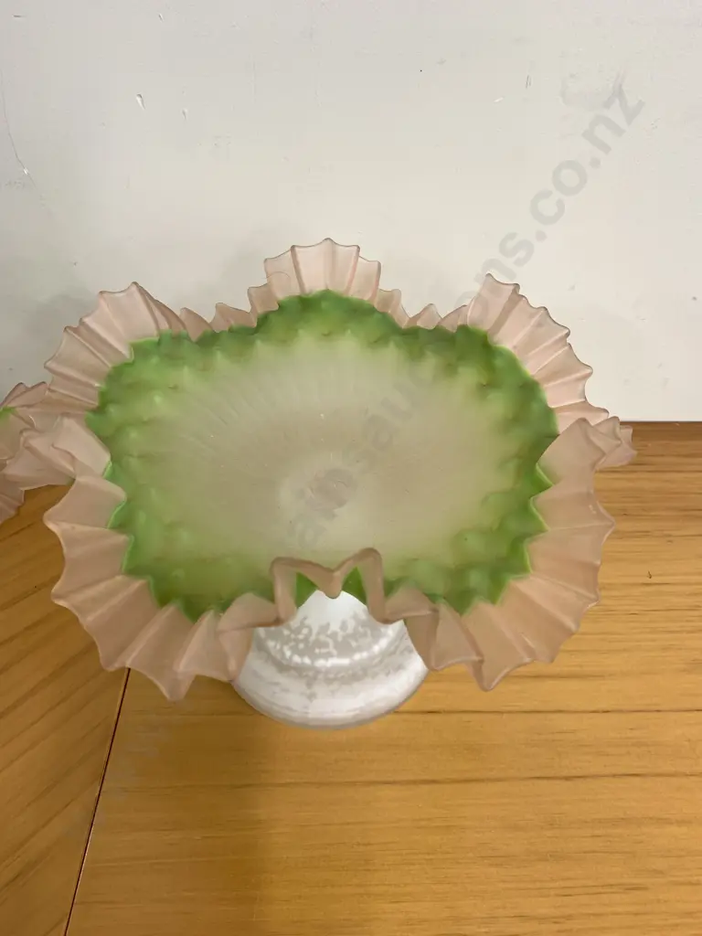 Stunning Vintage Trumpet Vase Epergne Single Stem Frosted Glass With Green / Pink Tones And Ruffled Edge H 40cm Image 1++