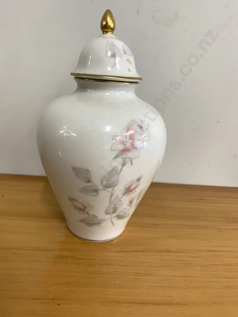 Vintage Royal Porzellan Bavaria KM Hand Painted Rose Urn, Marked On Base 73/2, H20cm Image 1++