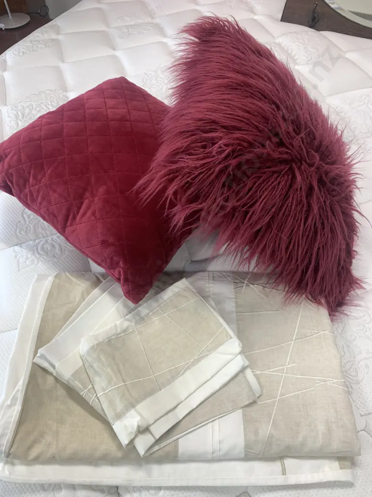 Pair Of Burgundy Cushions 45cm x 45cm And Queen Size Duvet Cover And Pillow Cases Image 1++