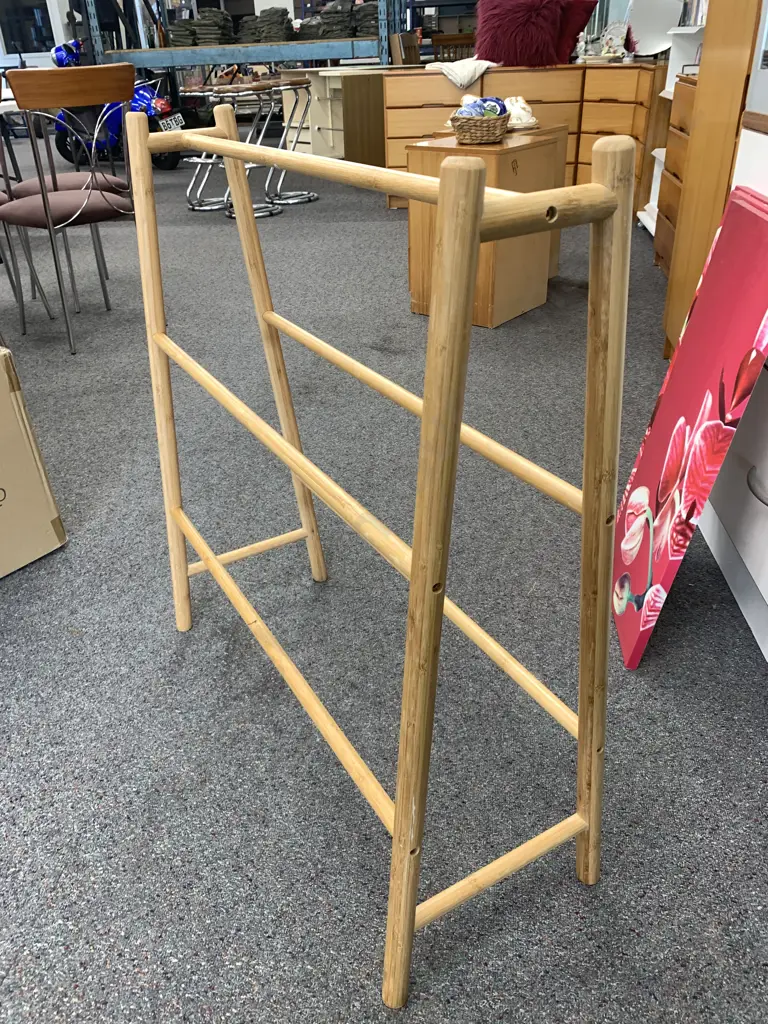 Pine Freestanding Towel Rail, H86 W80 D31cm Image 1++