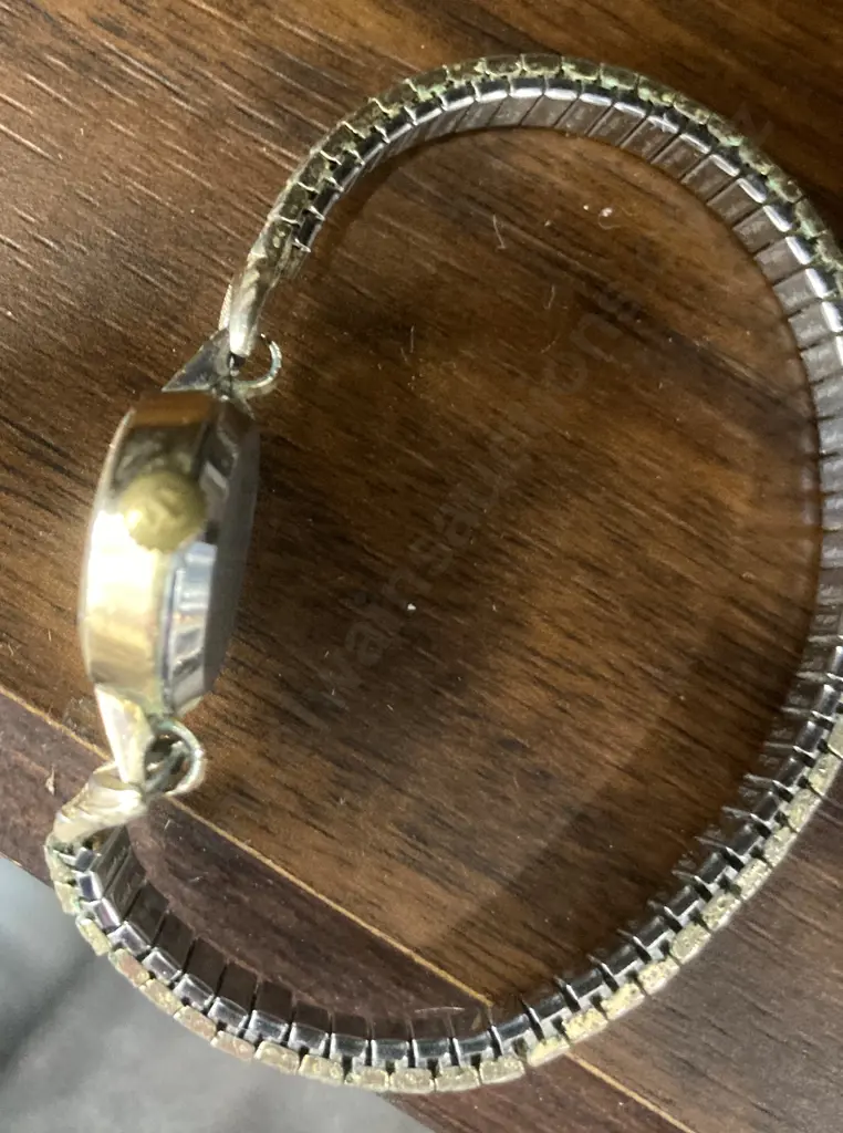 Beautiful Vintage TISSOT Women's Gold Coloured Watch with Original Clamshell Case Image 1++