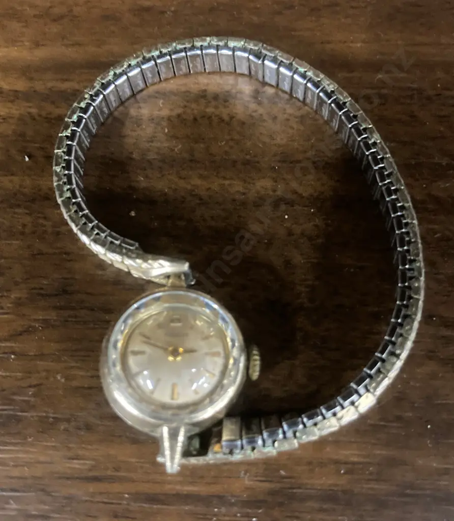 Beautiful Vintage TISSOT Women's Gold Coloured Watch with Original Clamshell Case Image 1++