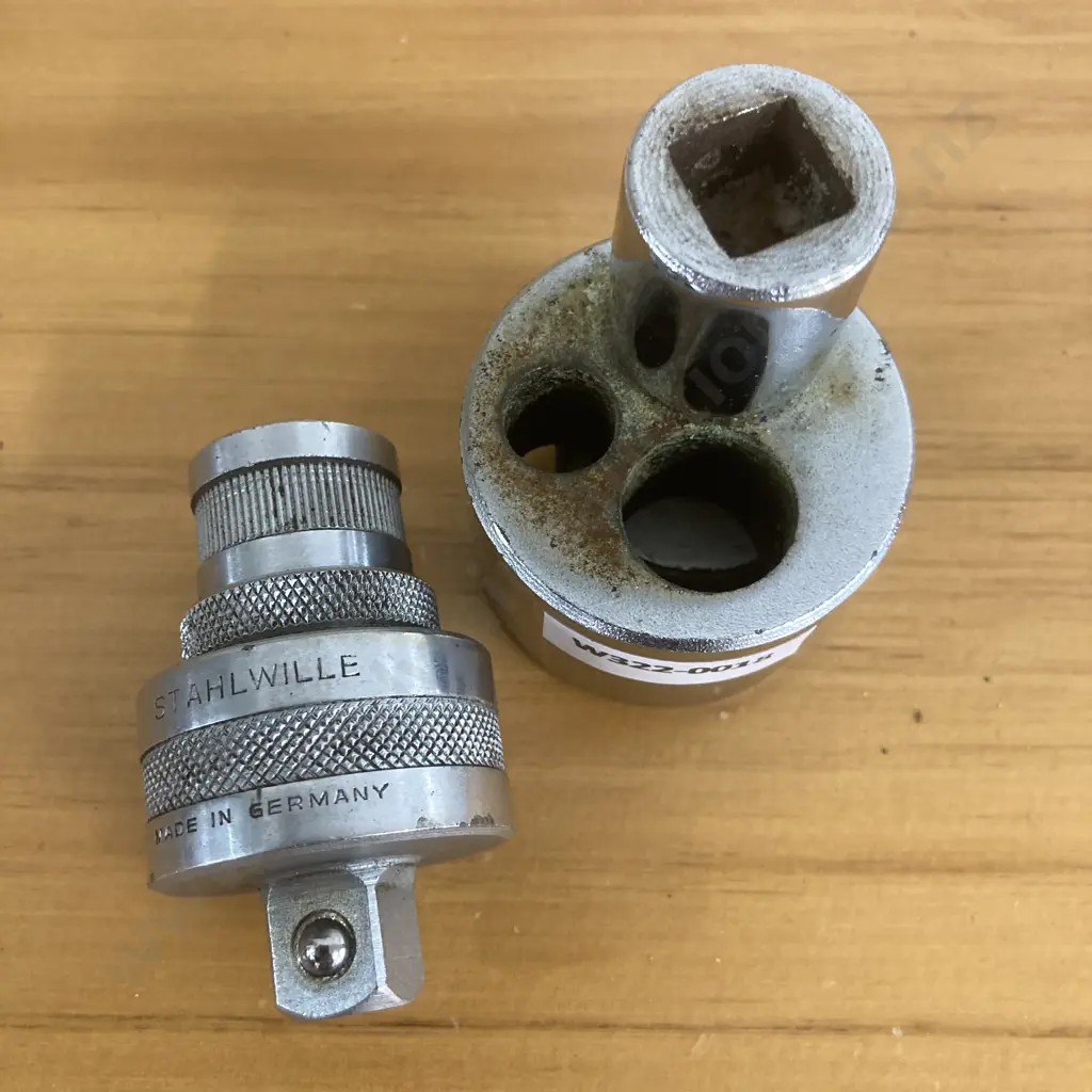 Stahlwille Ratchet Adaptor 1/2" & Tipco B55 Stud Extractor 1/2" Image 1++