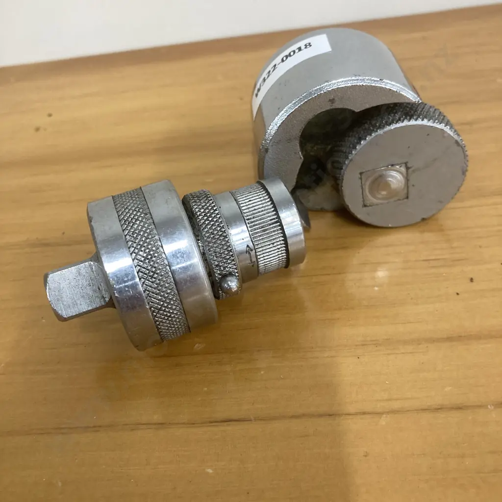 Stahlwille Ratchet Adaptor 1/2" & Tipco B55 Stud Extractor 1/2" Image 1++