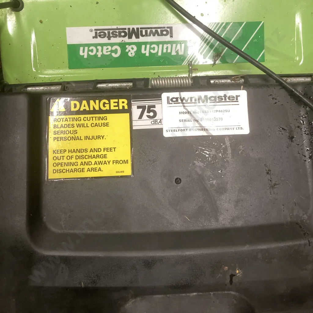 Lawnmaster Mulch & Catch Lawnmower, B&S 625EX Series ReadyStart, 150cc, With Catcher & Mulch Plug Image 1++